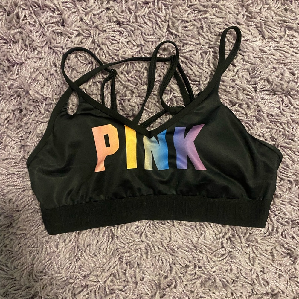 NWOT. PINK Victoria Secret ‘ultimate lightly lined’ sports bra
